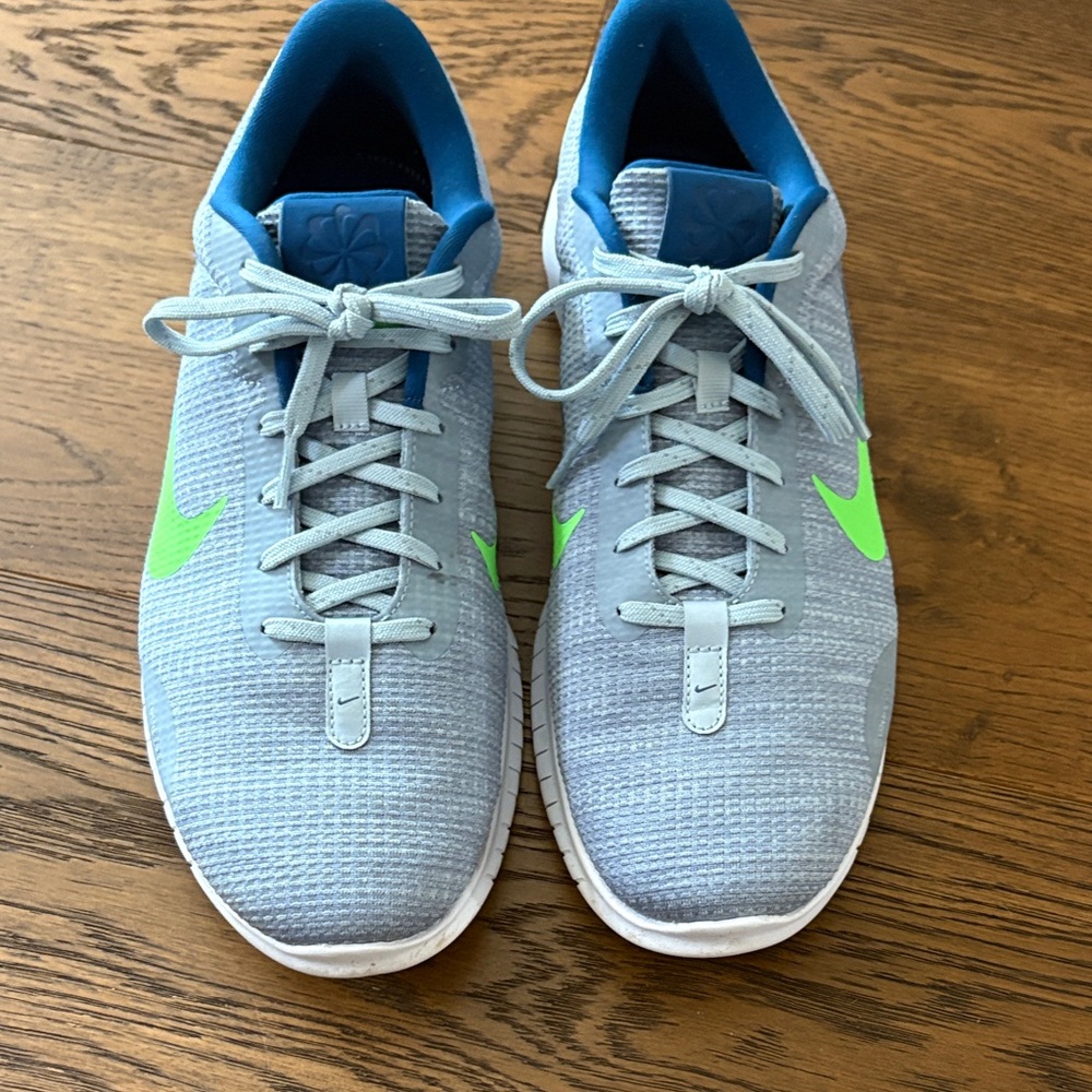 Nike Flex Experience 12